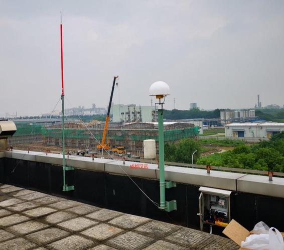 南京长江五桥建设期北斗高精度差分基站实景图