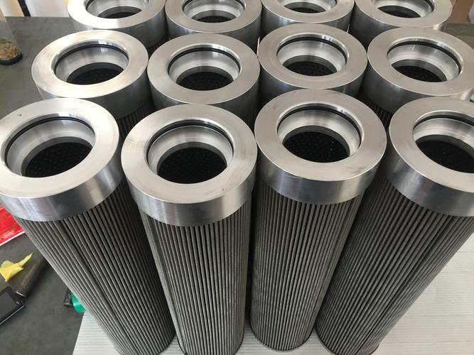 车间液压站拆下来的沾满油泥的金属网过滤器