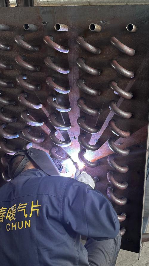 散热器厂家生产车间焊接工艺