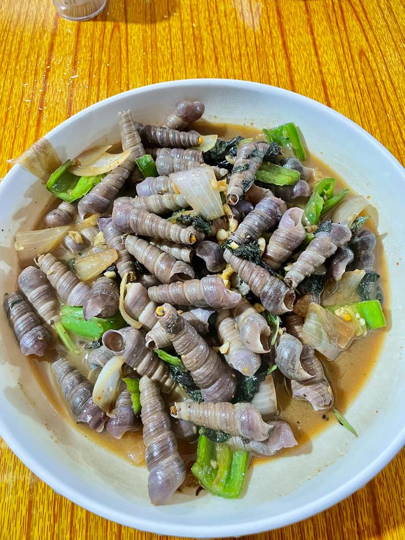 二、黄昏的炒螺：大排档里的江湖与烟火
