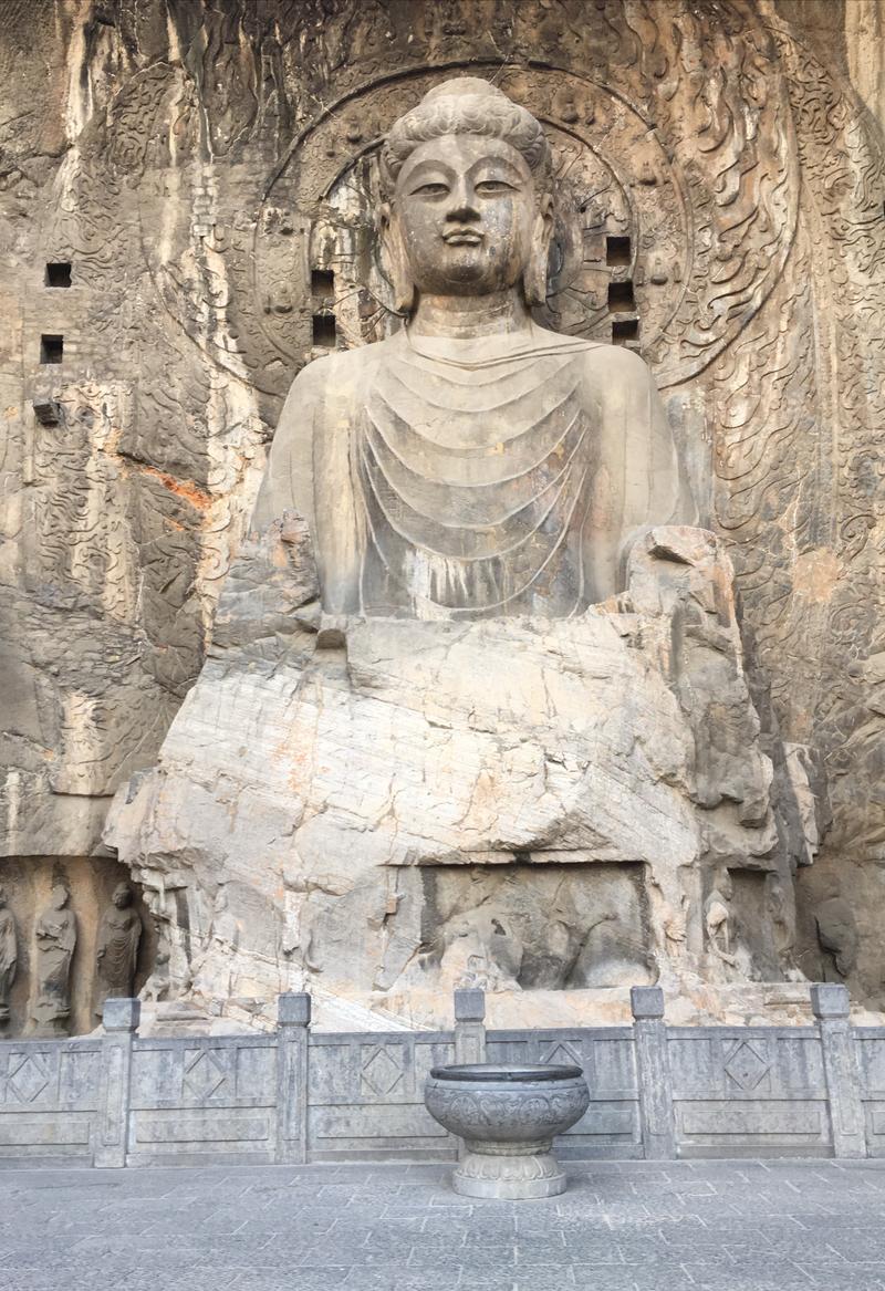 龙门石窟卢舍那大佛正面照