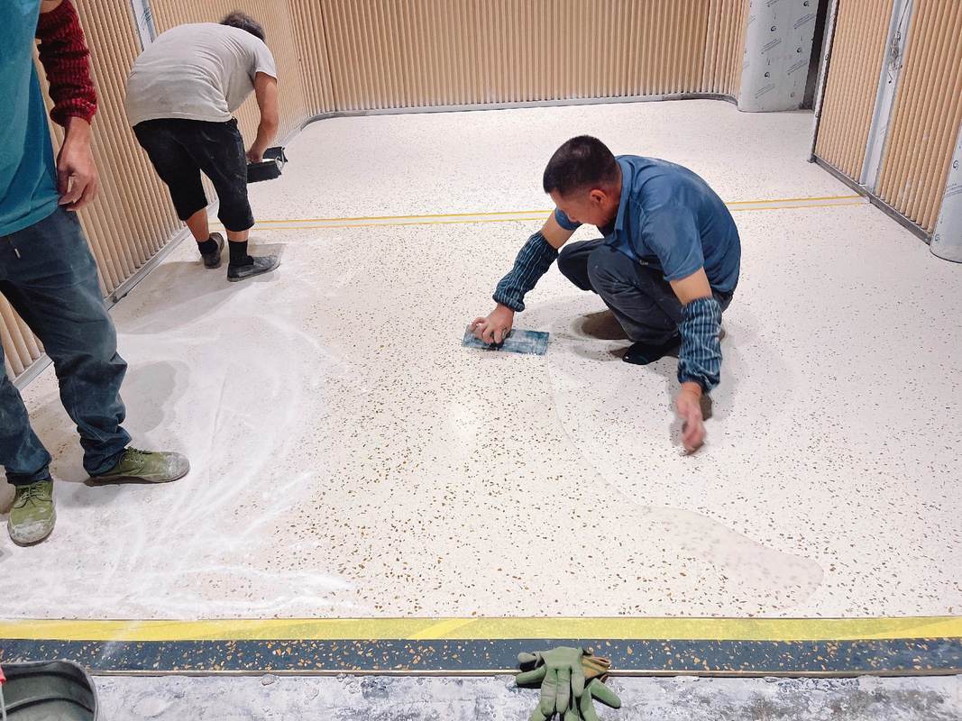 专业抛光砖打磨翻新现场施工