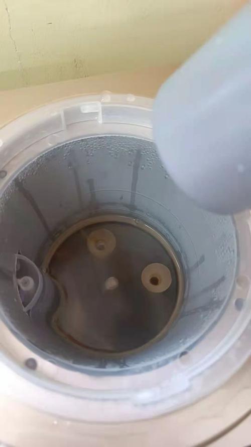 饮水机聪明座缝隙霉斑清洁实拍