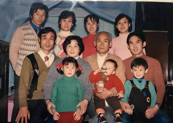 老照片:那些被时间腌入味的碎片,为什么我们越看越上头?-因为所以