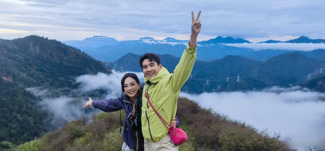 郊野山谷亲子喊话回声场景