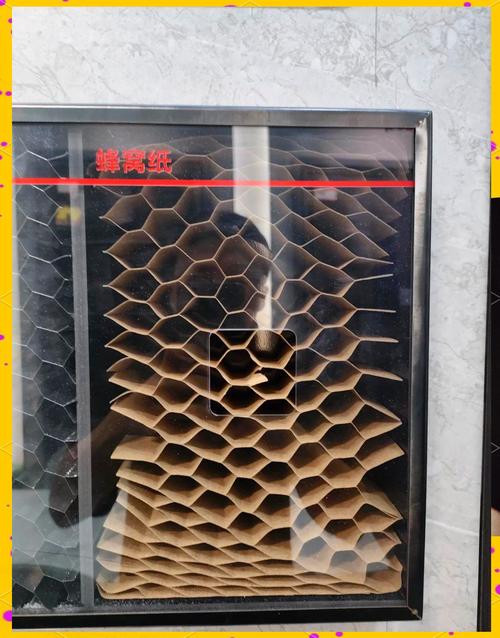 劣质钢木门蜂窝纸填充内部实拍