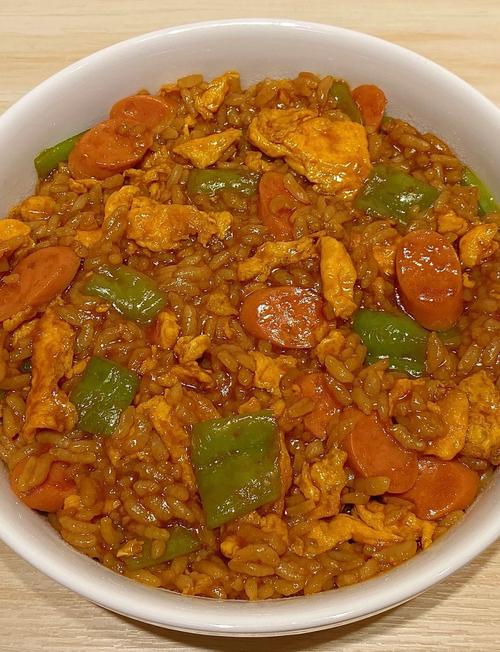 电饭煲青椒火腿焖饭成品图