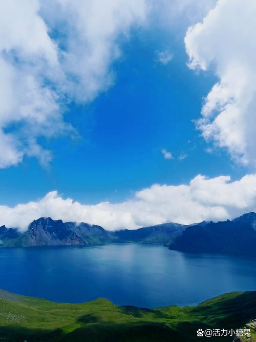 长白山天池夏季晴天全景