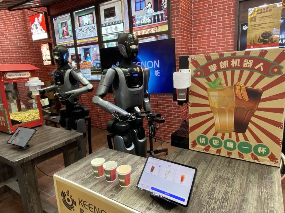 咖啡店商用擦桌服务机器人实拍