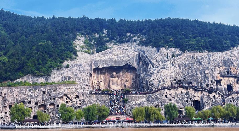 湖北南漳龙门石窟山间造像全景