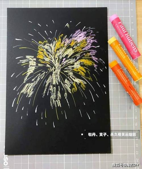 2岁幼儿用蜡笔在画纸上涂满黑色的自由创作场景
