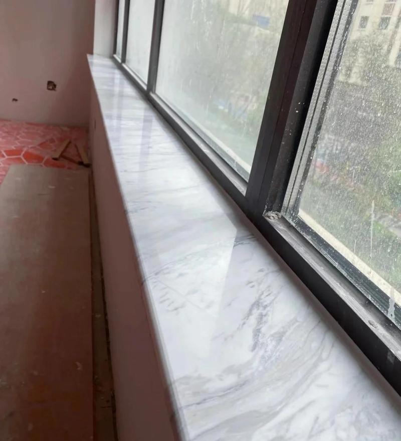 白色天然大理石窗台石泛黄对比