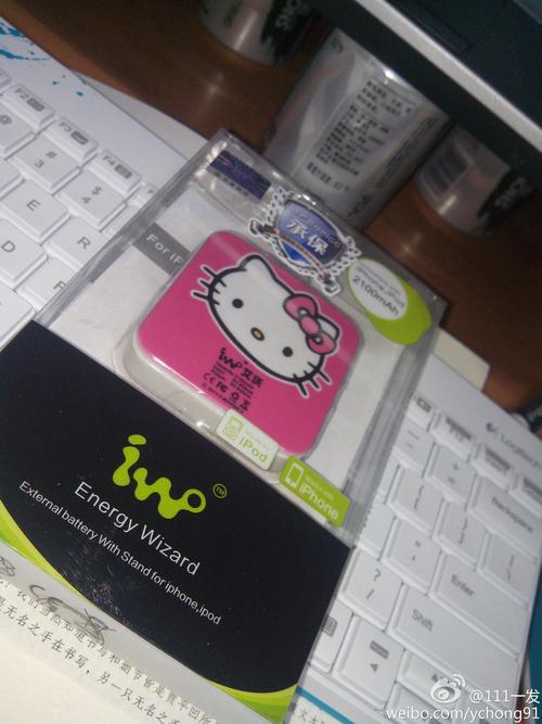 贴HelloKitty贴纸的旧移动硬盘实物