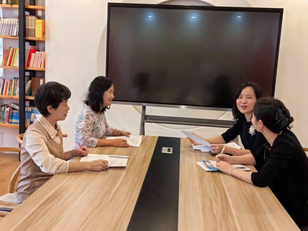 中小学教师教研会讨论增值评价场景