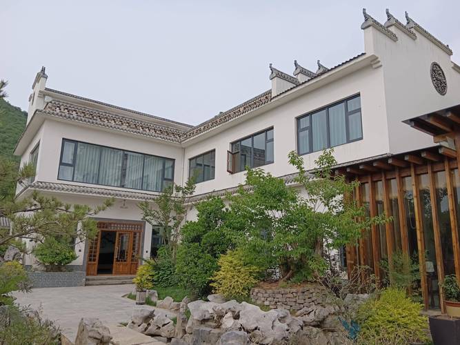 南漳荆山山谷沐春风温泉民宿外观