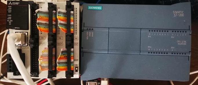 三菱FX5U与西门子S7-1200实物对比