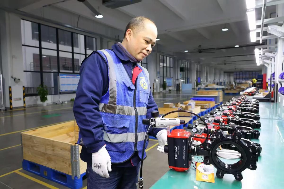 蝶阀厂家技术人员现场服务调试