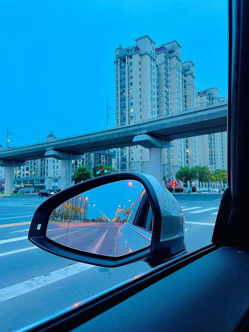 车辆后座 晕车贴 话梅 车窗 远眺风景