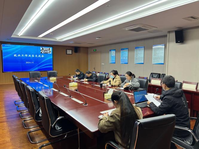 大学生求职经验交流会现场图
