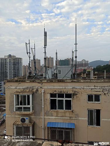 南京汉口路街边楼顶5G微型基站
