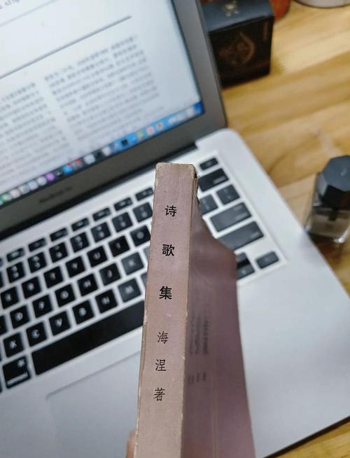 旧书摊摊开的古典诗歌诗集实拍