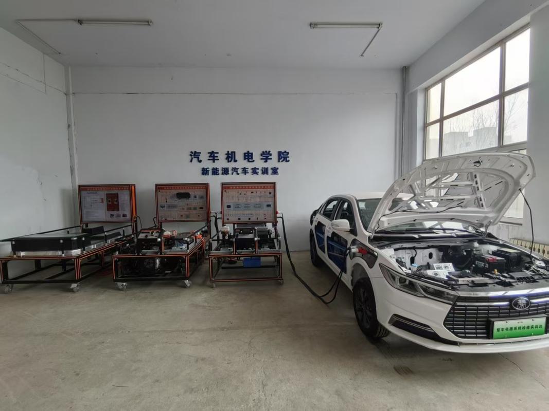 大学生在新能源车企实习智能驾驶项目