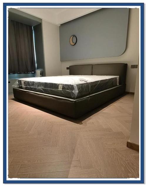 问:卧室铺地板还是地砖?对动线有影响吗?