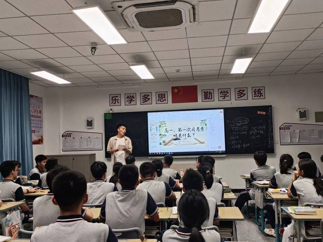 高中生主题班会上学生发言情绪激动