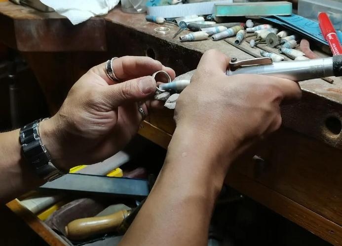 手工银饰匠人社群日常分享界面