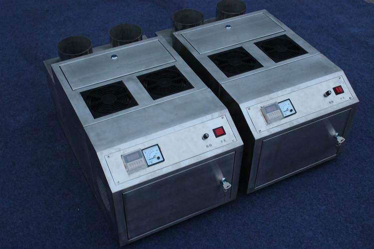 车间装配线上的超声波加湿器换能片校准工位