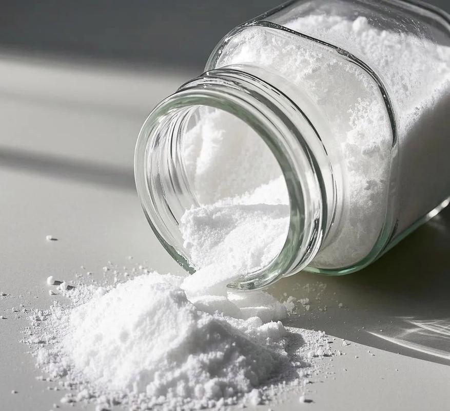 冰箱角落敞口盛放的食用小苏打