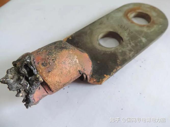 腐蚀泄漏的劣质工业接头拆解图