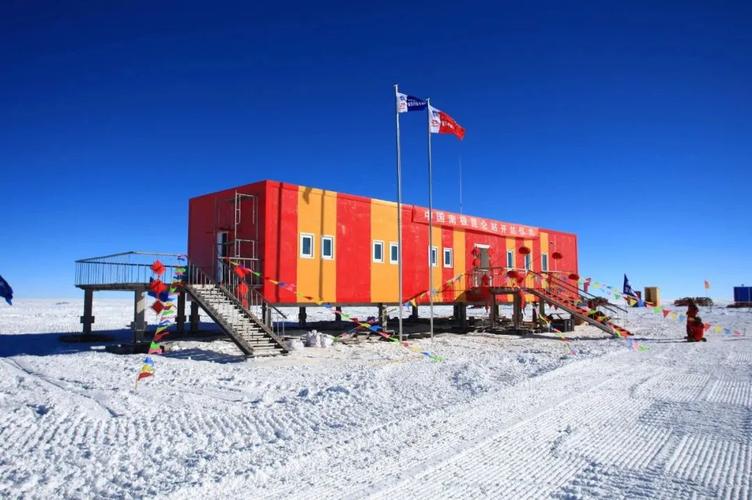 南极昆仑站固态储能电池测试基地雪景