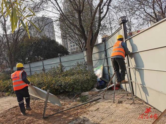 南京旧城改造拆迁地块围挡现场图