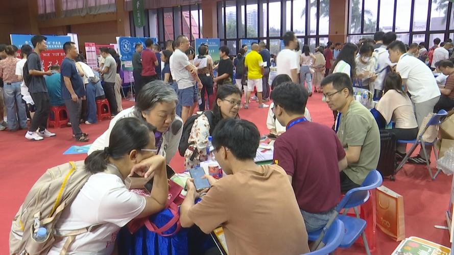 新高考线下选专业咨询会传统行业就业宣讲摊位