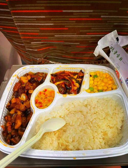 高铁出行便携健康餐食摆放图