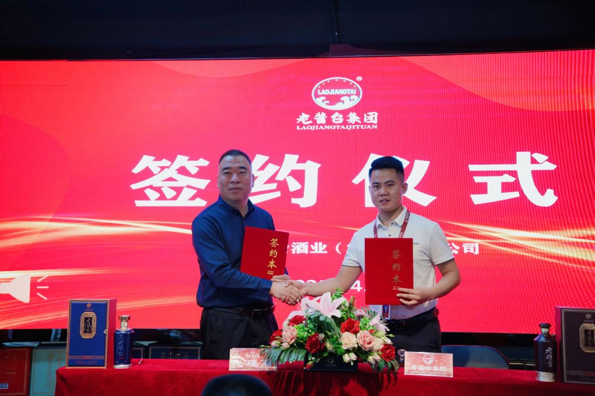 签约台上的热闹，流水线上的冷清