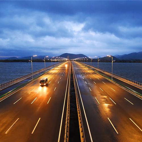 富春江畔的公路光影