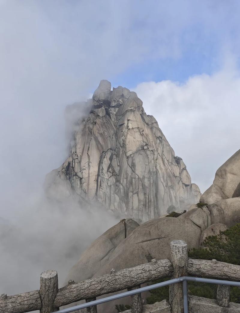 天柱峰晨雾