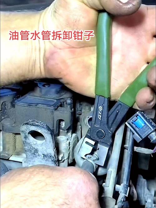 汽车堵塞老化助力油管拆解对比图