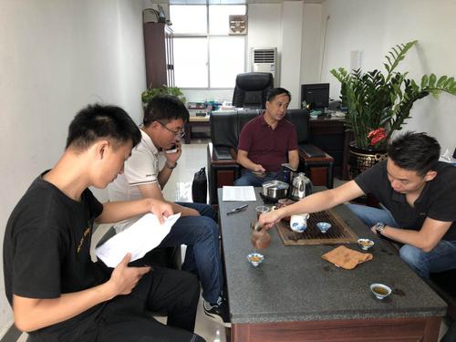 拆迁谈判桌上征收方口头承诺场景