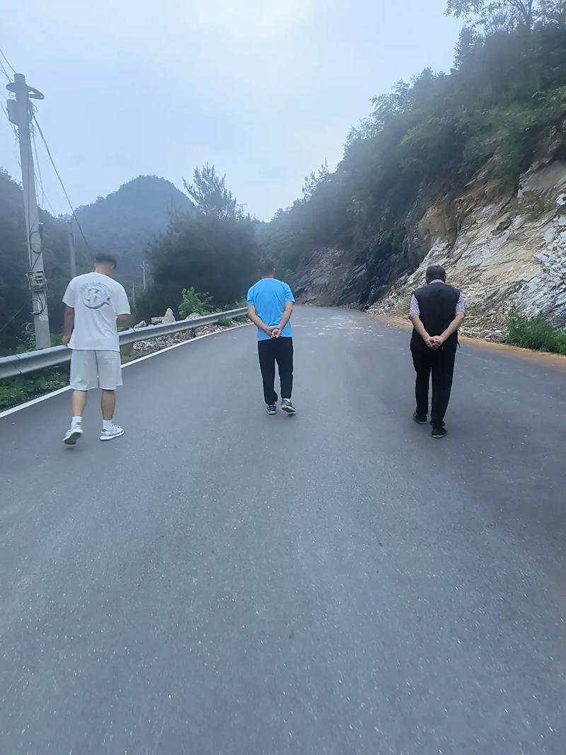 一个 背影,三代人的安全