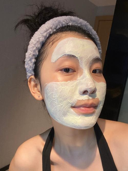 新娘面膜涂抹胸前区域