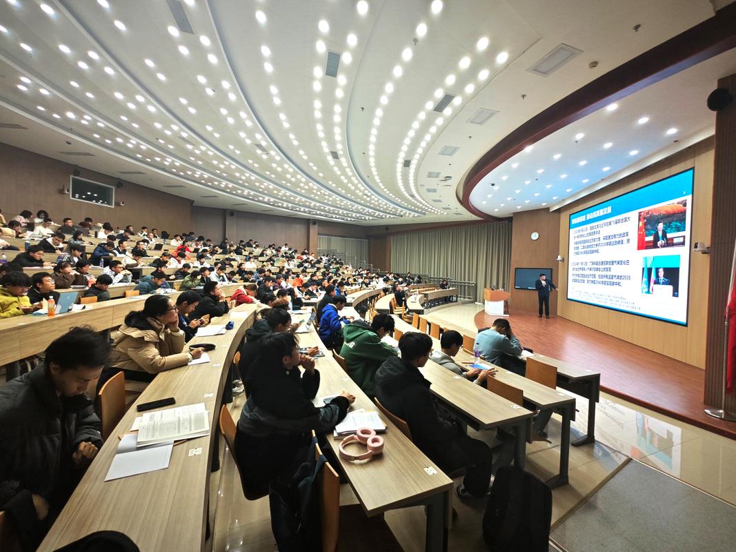 211大学课堂场景教授讲课