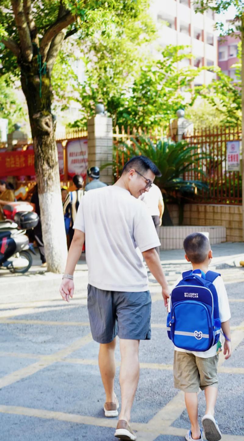 目送,岂止是伤感?——从孩子背起书包到产品装车的那一瞥-超级宝贝