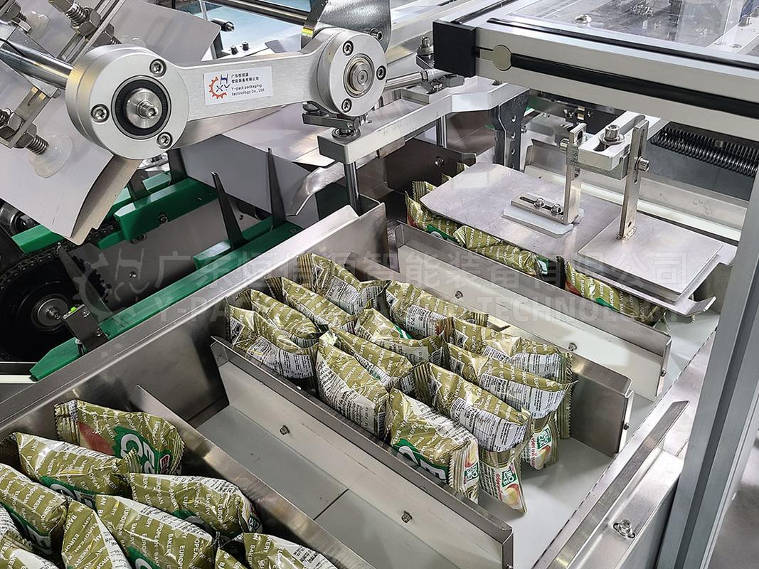 食品礼盒全自动覆膜机生产现场