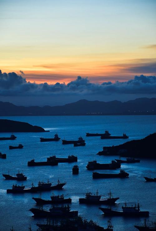浙江石塘小箬村码头夕阳渔船