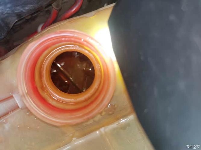 汽车缸垫渗漏防冻液副水壶油花实拍