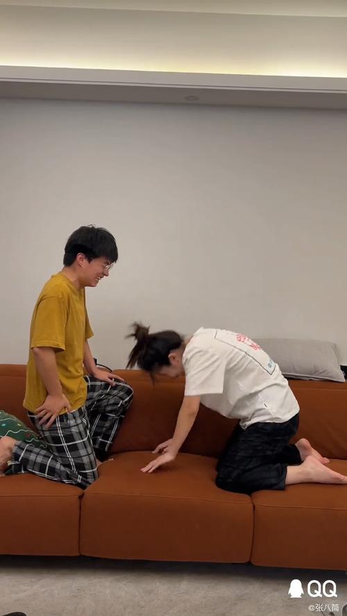 地面：跪着玩才是正经事