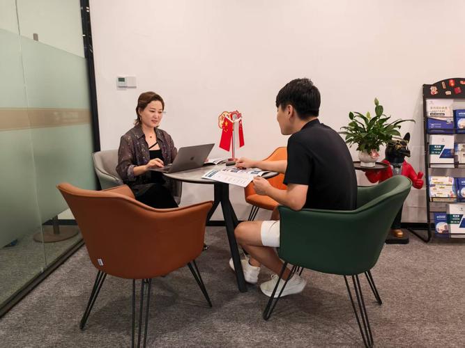 留学中介签约咨询场景实拍
